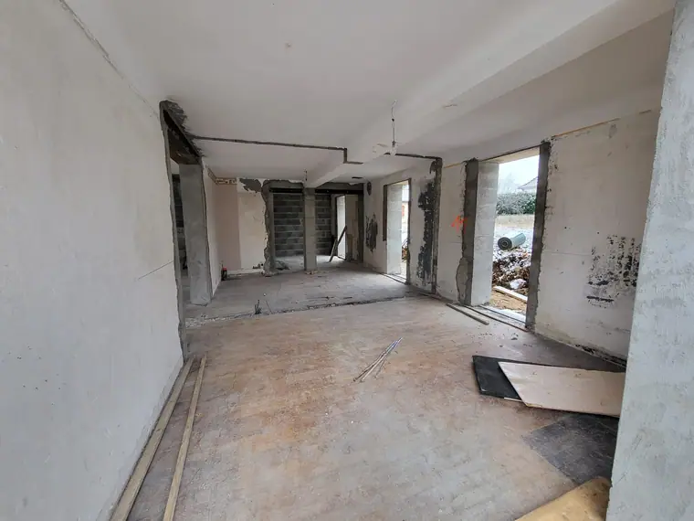 Nouvelle ouverture entre deux pièces, jambages bruts