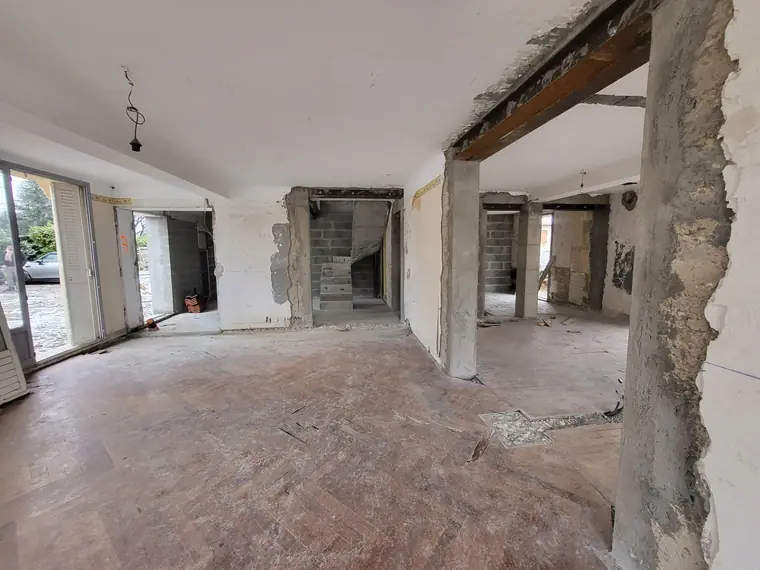 Rehausse du plancher béton et raccord de niveau