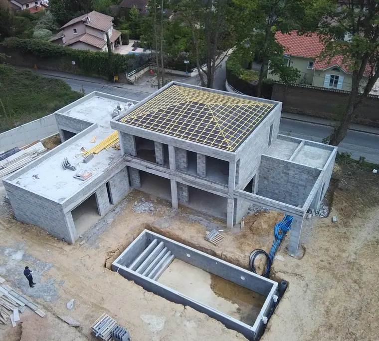Seconde maison avec plancher coffré en attente de coulage